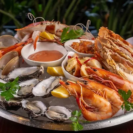 Mali I Robit * Golem (Tirana)